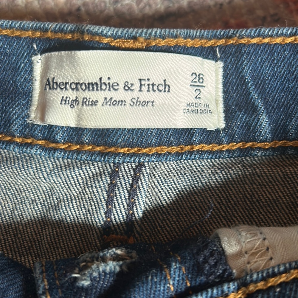 High rise mom short. Euc. Size 26